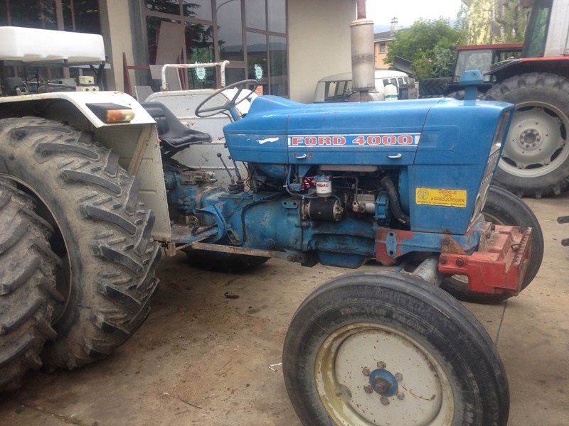 Tracteur Ford 4000